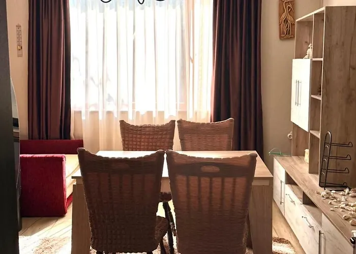 Daire In Desi's House Obzor